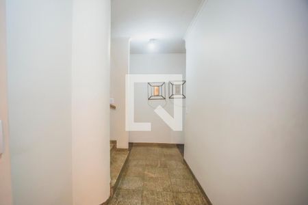 Casa à venda com 430m², 4 quartos e 5 vagas Casa à venda com 430m², 4 quartos e 5 vagasCorredor