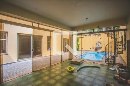 Casa à venda com 430m², 4 quartos e 5 vagas Casa à venda com 430m², 4 quartos e 5 vagasÁrea comum - Salão de festas