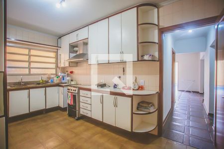 Casa à venda com 430m², 4 quartos e 5 vagas Casa à venda com 430m², 4 quartos e 5 vagasCozinha