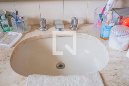 Casa à venda com 430m², 4 quartos e 5 vagas Casa à venda com 430m², 4 quartos e 5 vagasBanheiro Suíte