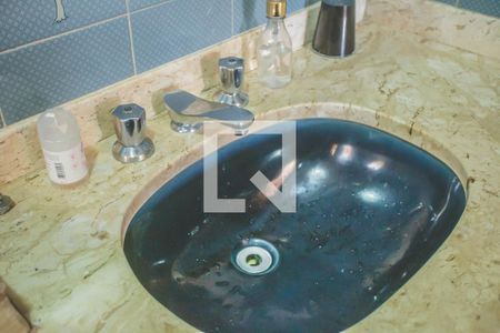 Casa à venda com 430m², 4 quartos e 5 vagas Casa à venda com 430m², 4 quartos e 5 vagasBanheiro Suíte