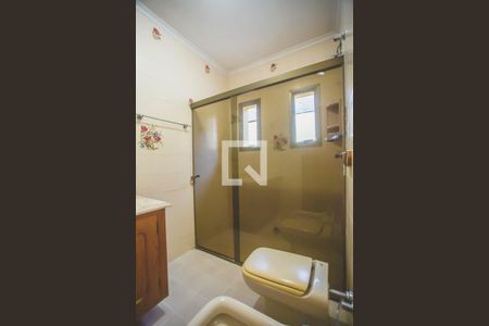 Casa à venda com 430m², 4 quartos e 5 vagas Casa à venda com 430m², 4 quartos e 5 vagasBanheiro Suíte