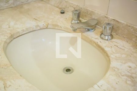 Casa à venda com 430m², 4 quartos e 5 vagas Casa à venda com 430m², 4 quartos e 5 vagasBanheiro Suíte