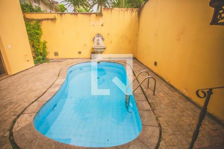 Casa à venda com 430m², 4 quartos e 5 vagas Casa à venda com 430m², 4 quartos e 5 vagasVista