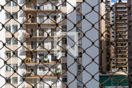 Apartamento à venda com 80m², 2 quartos e 1 vagaÁrea de Serviço Vista