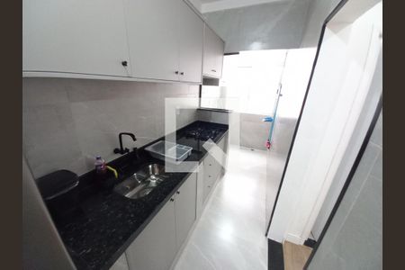 Cozinha de apartamento para alugar com 1 quarto, 35m² em Centro, São Vicente