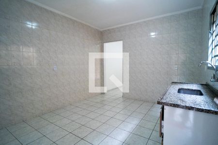 Casa para alugar com 100m², 2 quartos e 2 vagasCozinha