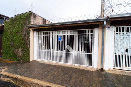 Casa para alugar com 100m², 2 quartos e 2 vagasFachada