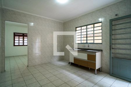 Casa para alugar com 100m², 2 quartos e 2 vagasCozinha