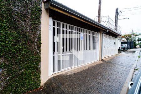 Casa para alugar com 100m², 2 quartos e 2 vagasFachada