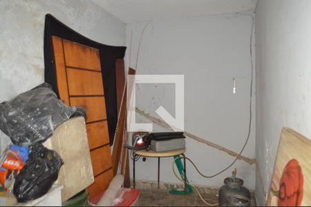 Casa à venda com 300m², 2 quartos e 4 vagasFundos