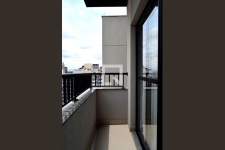 Varanda de kitnet/studio para alugar com 1 quarto, 25m² em Pinheiros, São Paulo