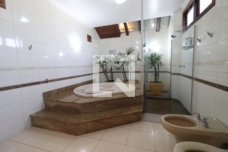 Casa à venda com 572m², 4 quartos e 3 vagasBanheiro da Suíte