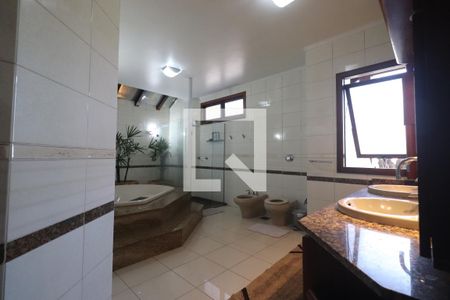 Casa à venda com 572m², 4 quartos e 3 vagasBanheiro da Suíte