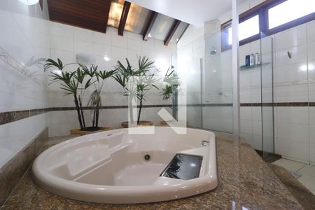 Casa à venda com 572m², 4 quartos e 3 vagasBanheiro da Suíte