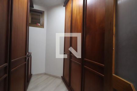 Casa à venda com 572m², 4 quartos e 3 vagasCloset da suíte