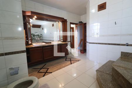 Casa à venda com 572m², 4 quartos e 3 vagasBanheiro da Suíte