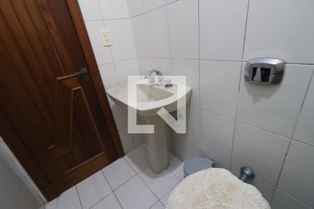 Casa à venda com 572m², 4 quartos e 3 vagasBanheiro de Serviço
