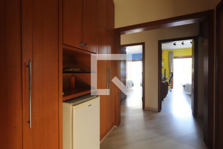 Casa à venda com 572m², 4 quartos e 3 vagasCorredor