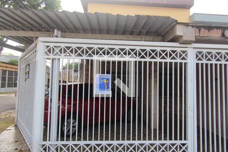 Casa à venda com 150m², 3 quartos e 2 vagas Casa à venda com 150m², 3 quartos e 2 vagasFachada