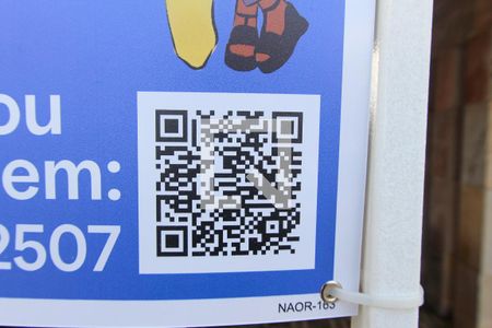 Casa à venda com 150m², 3 quartos e 2 vagas Casa à venda com 150m², 3 quartos e 2 vagasFachada