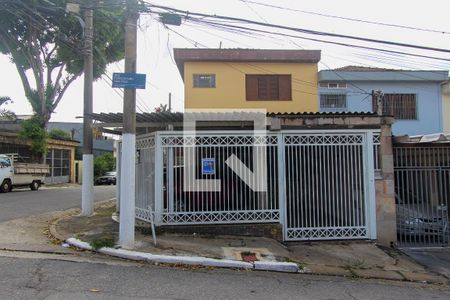 Casa à venda com 150m², 3 quartos e 2 vagas Casa à venda com 150m², 3 quartos e 2 vagasFachada