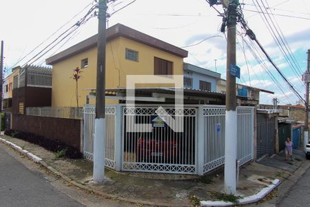 Casa à venda com 150m², 3 quartos e 2 vagas Casa à venda com 150m², 3 quartos e 2 vagasFachada