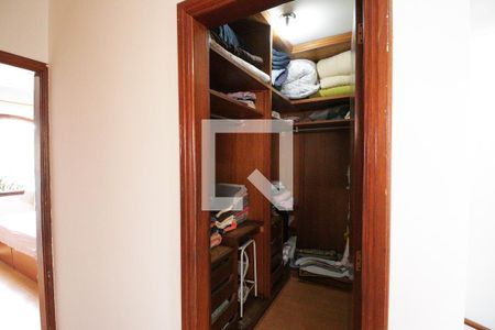 Casa à venda com 300m², 3 quartos e 3 vagasCloset