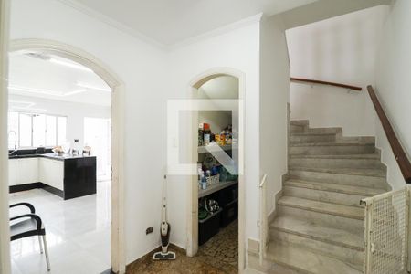 Casa à venda com 300m², 3 quartos e 3 vagasEscada