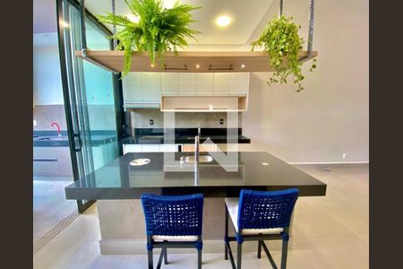 Casa de condomínio à venda com 210m², 3 quartos e 4 vagasFoto 01