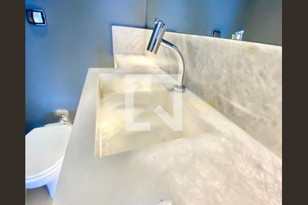 Casa de condomínio à venda com 210m², 3 quartos e 4 vagasFoto 01