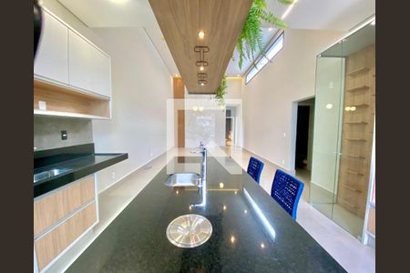 Casa de condomínio à venda com 210m², 3 quartos e 4 vagasFoto 01