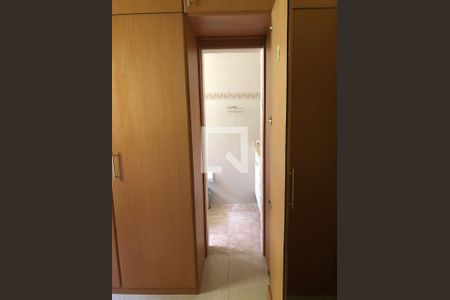 Casa à venda com 221m², 4 quartos e 2 vagas Casa à venda com 221m², 4 quartos e 2 vagasBanheiro