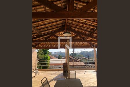 Casa à venda com 221m², 4 quartos e 2 vagas Casa à venda com 221m², 4 quartos e 2 vagasChurrasqueira