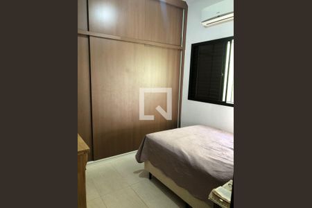 Casa à venda com 221m², 4 quartos e 2 vagas Casa à venda com 221m², 4 quartos e 2 vagasQuarto