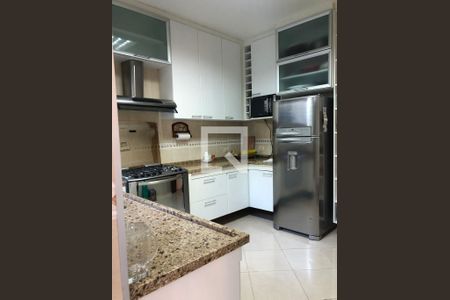 Casa à venda com 221m², 4 quartos e 2 vagas Casa à venda com 221m², 4 quartos e 2 vagasCozinha