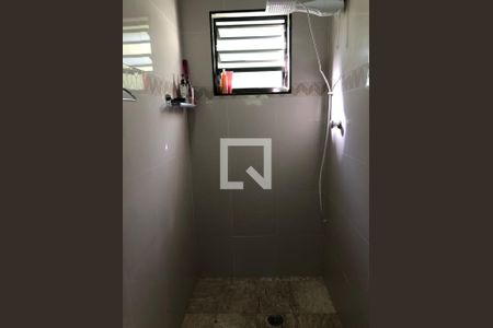 Casa à venda com 221m², 4 quartos e 2 vagas Casa à venda com 221m², 4 quartos e 2 vagasBanheiro