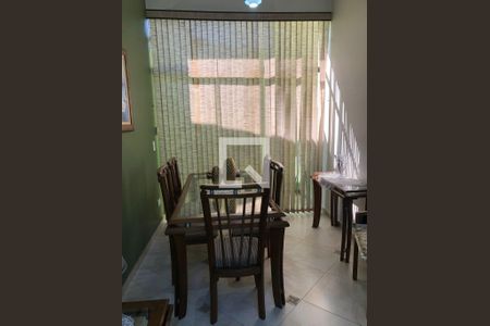 Casa à venda com 221m², 4 quartos e 2 vagas Casa à venda com 221m², 4 quartos e 2 vagasSala de Jantar