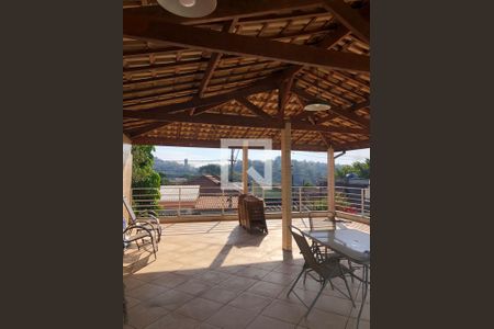 Casa à venda com 221m², 4 quartos e 2 vagas Casa à venda com 221m², 4 quartos e 2 vagasChurrasqueira