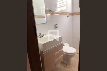 Casa à venda com 221m², 4 quartos e 2 vagas Casa à venda com 221m², 4 quartos e 2 vagasBanheiro