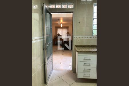 Casa à venda com 221m², 4 quartos e 2 vagas Casa à venda com 221m², 4 quartos e 2 vagasCozinha