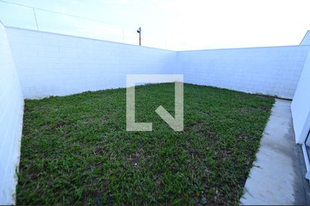 Casa de condomínio para alugar com 80m², 2 quartos e 2 vagasQuintal