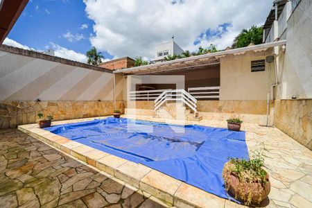 Casa à venda com 348m², 3 quartos e 3 vagasPiscina