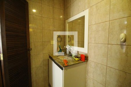 Casa de condomínio à venda com 324m², 3 quartos e 1 vagaBanheiro da suíte