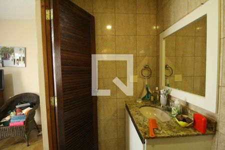 Casa de condomínio à venda com 324m², 3 quartos e 1 vagaBanheiro da suíte