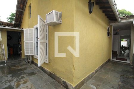 Casa de condomínio à venda com 324m², 3 quartos e 1 vagaFundos