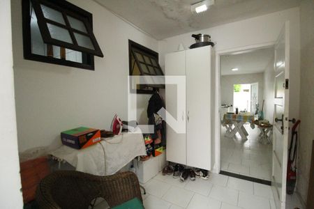 Casa de condomínio à venda com 324m², 3 quartos e 1 vagaHall para os fundos da casa