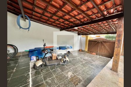 Casa de condomínio à venda com 324m², 3 quartos e 1 vaga Casa de condomínio à venda com 324m², 3 quartos e 1 vagaGaragem