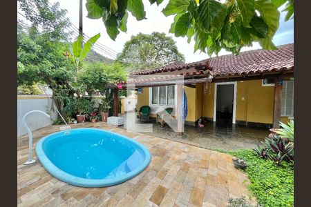 Casa de condomínio à venda com 324m², 3 quartos e 1 vaga Casa de condomínio à venda com 324m², 3 quartos e 1 vagaFrente da casa/Piscina