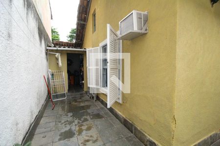 Casa de condomínio à venda com 324m², 3 quartos e 1 vagaFundos